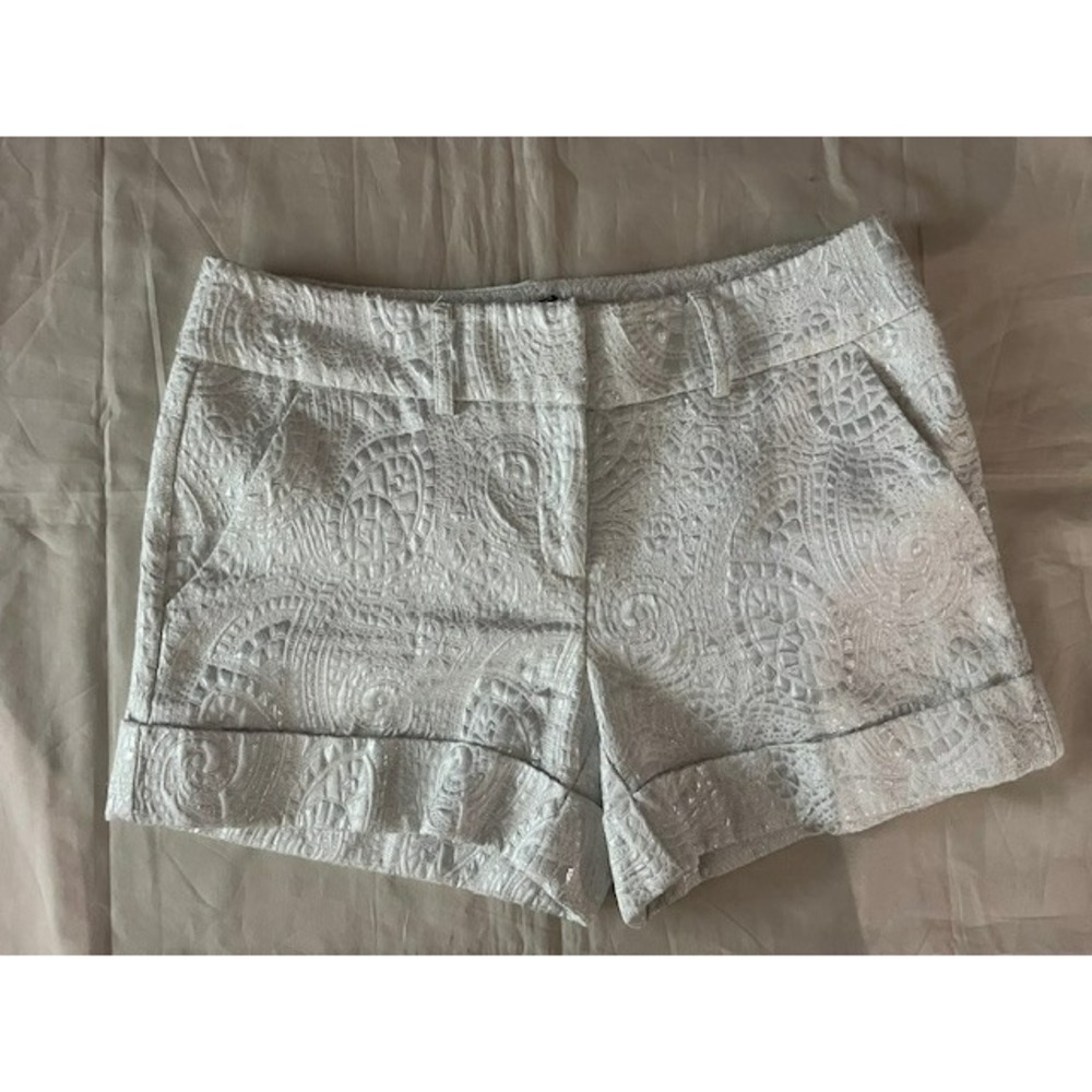 New York & Company Metallic Shorts Women's Size 4 White Silver Dressy Pockets